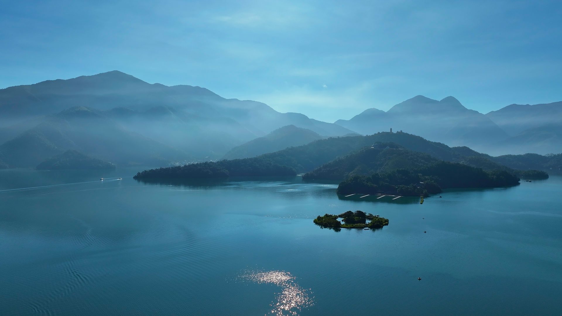 日月潭湖光山色實景
